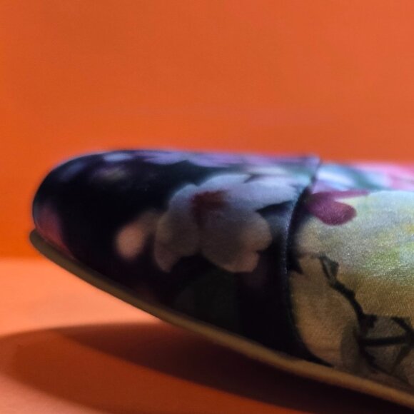 NEW FLORAL SLING BACK FLATS NEVER WORN SIZE 9M - Picture 2 of 10